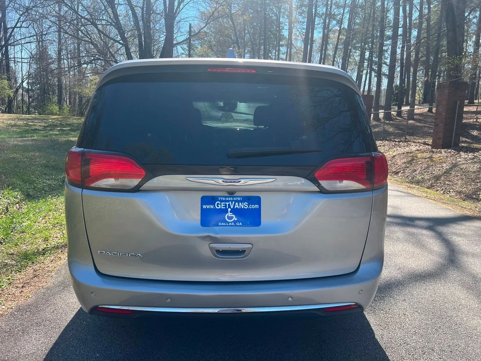 2019 Chrysler - Image 6 of 12