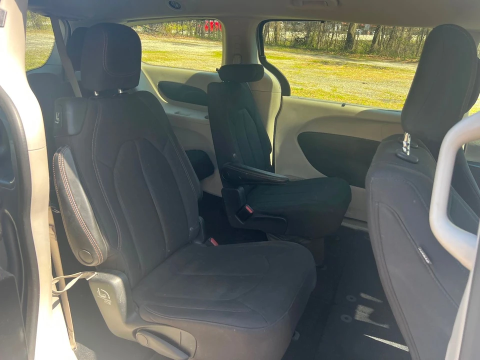 2019 Chrysler - Image 12 of 12