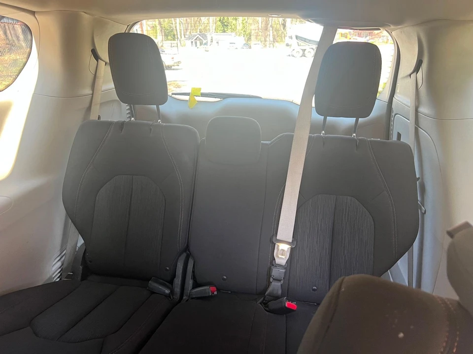 2019 Chrysler - Image 11 of 12