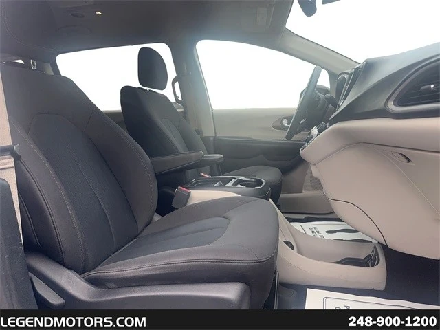 2019 Chrysler - Image 16 of 21