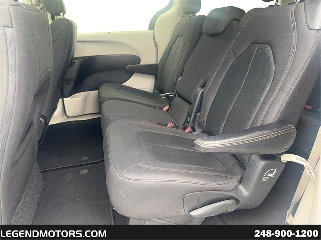 2019 Chrysler - Image 13 of 21