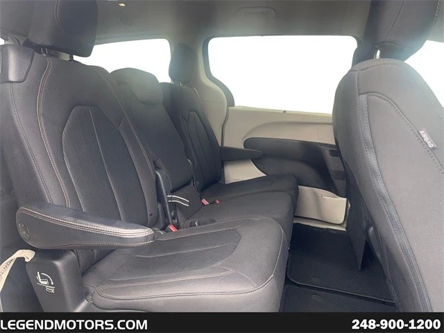 2019 Chrysler - Image 17 of 21