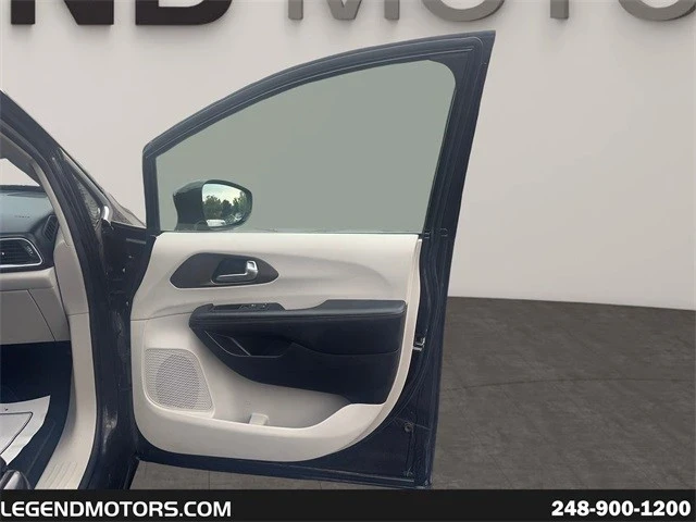 2019 Chrysler - Image 15 of 21