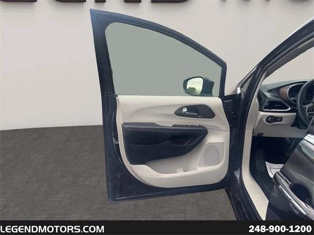 2019 Chrysler - Image 11 of 21