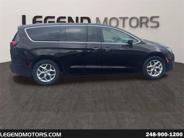 2019 Chrysler - Image 9 of 12