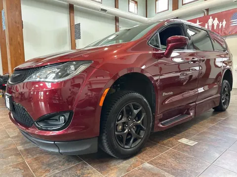 2019 Chrysler Pacifica Touring Plus BraunAbility Wheelchair-Accessible Conversion