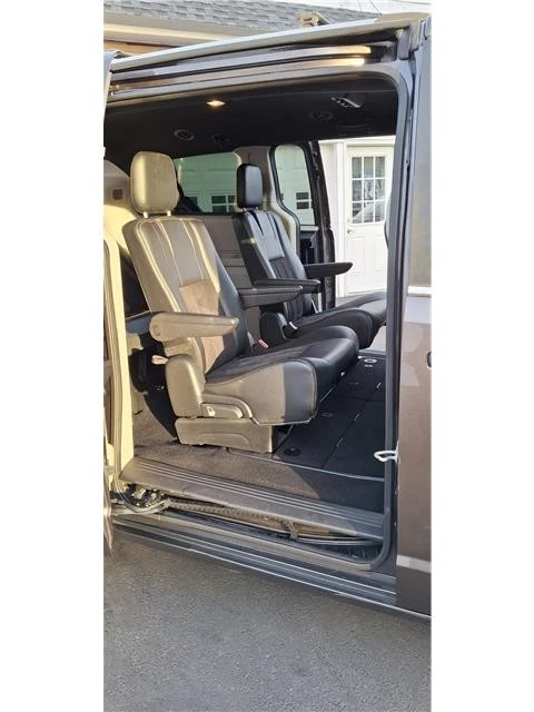 2019 Dodge Caravan - Image 19 of 21