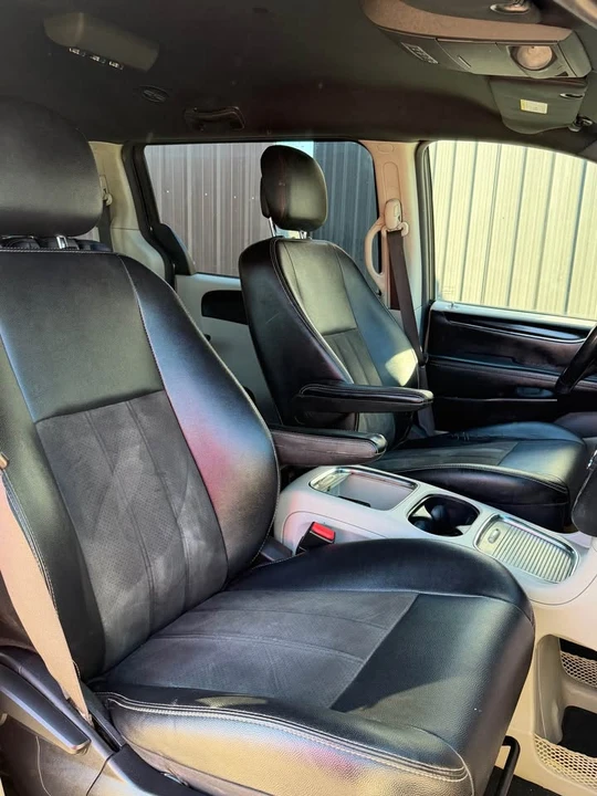 2019 Dodge Caravan - Image 5 of 11