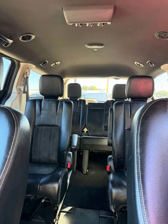 2019 Dodge Caravan - Image 6 of 11