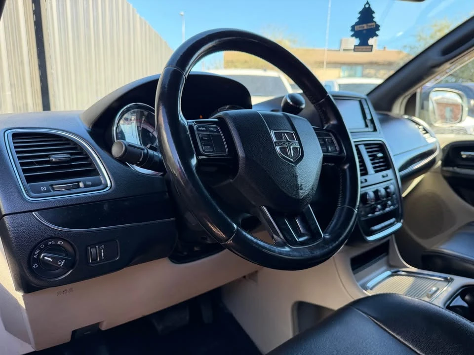 2019 Dodge Caravan - Image 4 of 11