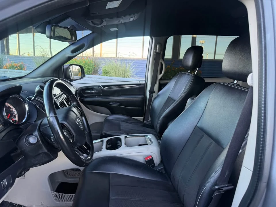 2019 Dodge Caravan - Image 7 of 9