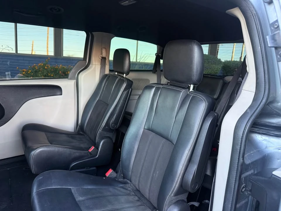 2019 Dodge Caravan - Image 6 of 9