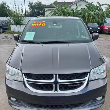 2019 Dodge Caravan SXT Minivan 4D