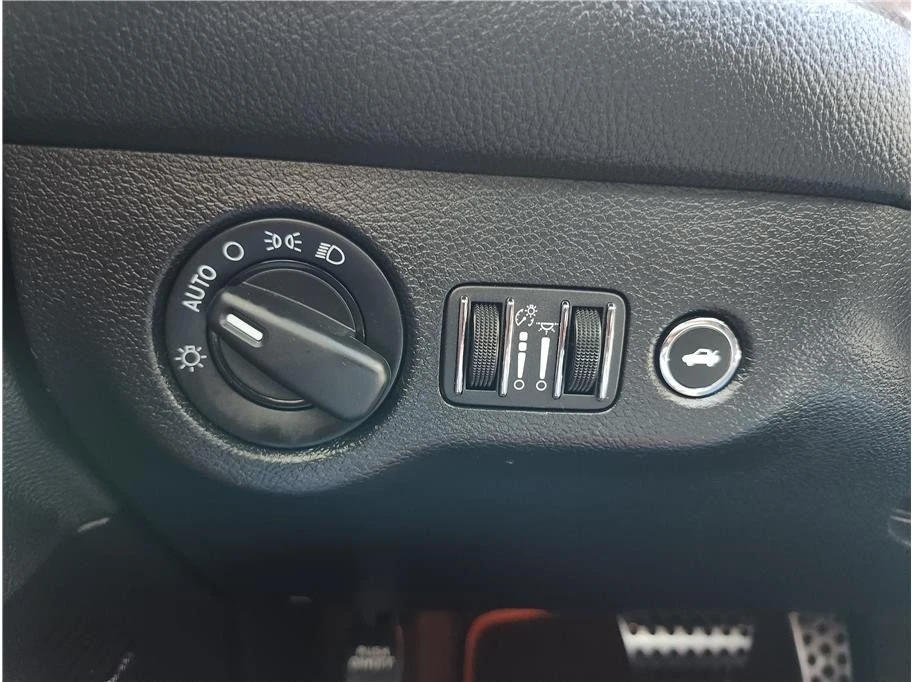 2019 Dodge Challenger 3rd Gen - Image 19 of 20