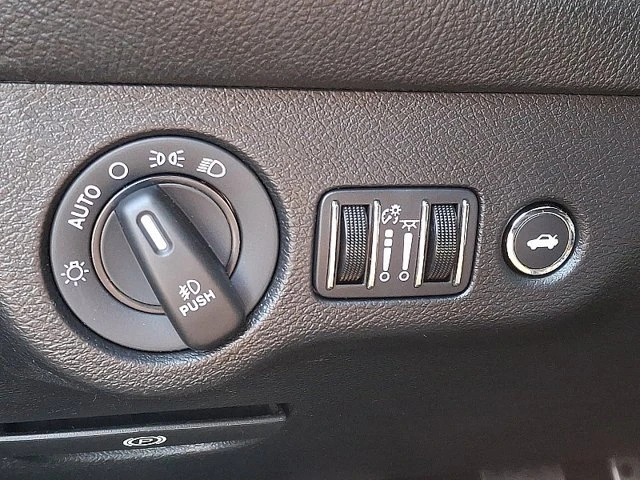 2019 Dodge Challenger 3rd Gen - Image 17 of 20