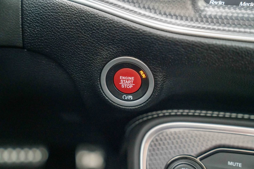 2019 Dodge Challenger SRT Hellcat 3rd Gen - Image 19 of 31