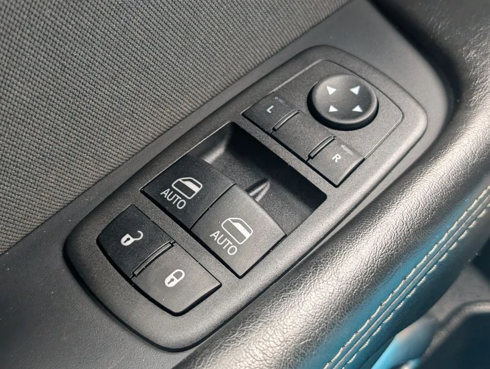 2019 Dodge Challenger 3rd Gen - Image 13 of 19