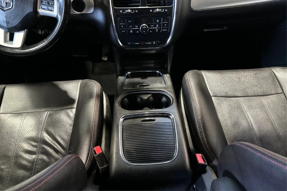 2019 Dodge Caravan - Image 16 of 20
