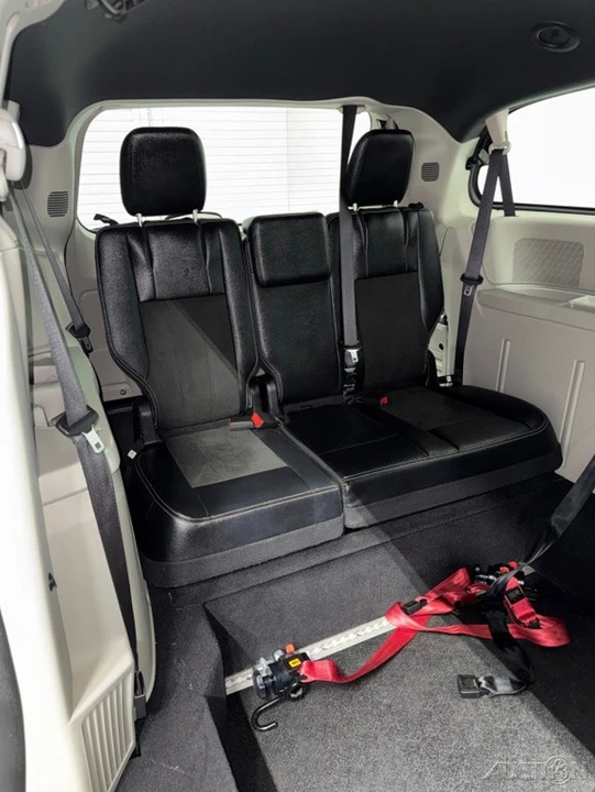 2019 Dodge Caravan - Image 14 of 21