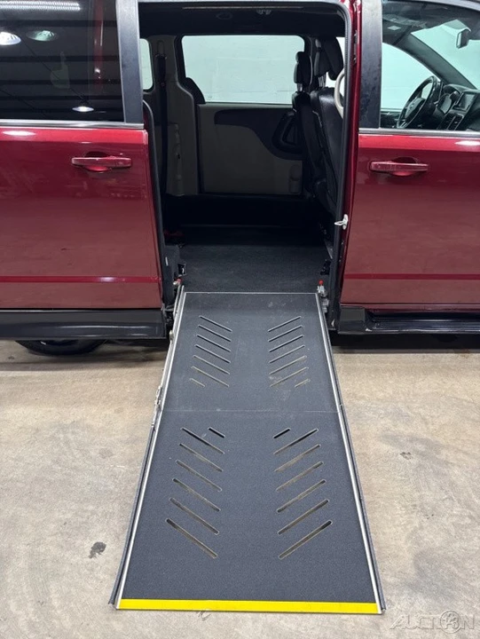 2019 Dodge Caravan - Image 12 of 21