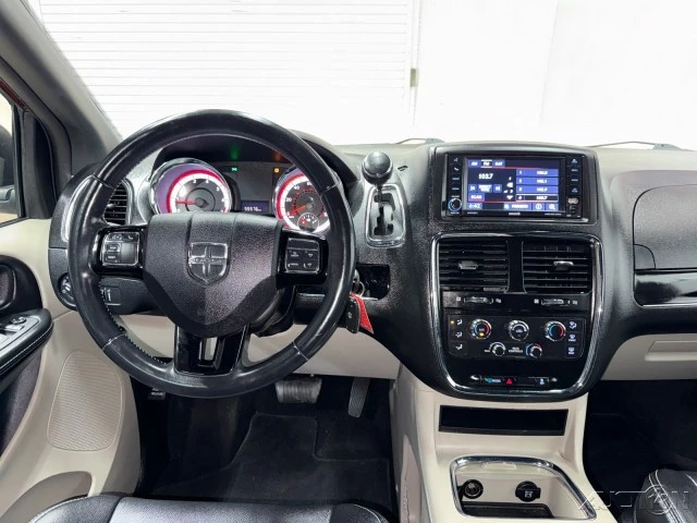 2019 Dodge Caravan - Image 17 of 21