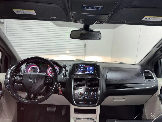 2019 Dodge Caravan - Image 16 of 21