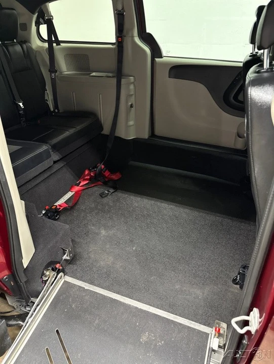 2019 Dodge Caravan - Image 13 of 21