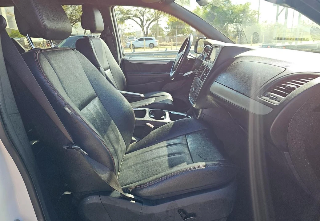 2019 Dodge Caravan - Image 10 of 12