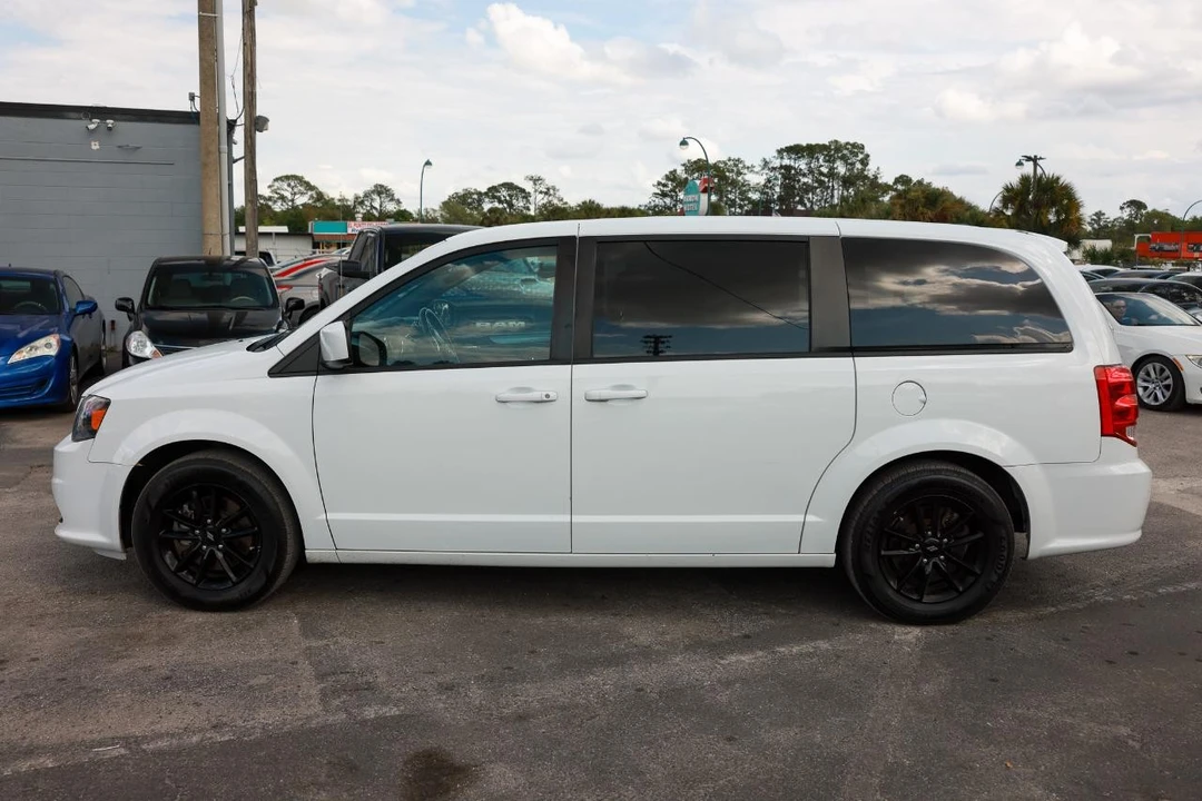 2019 Dodge Caravan - Image 3 of 21