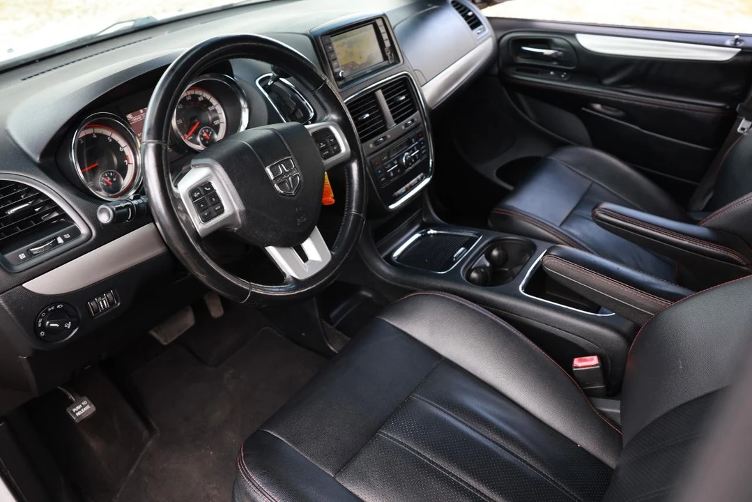 2019 Dodge Caravan - Image 4 of 21