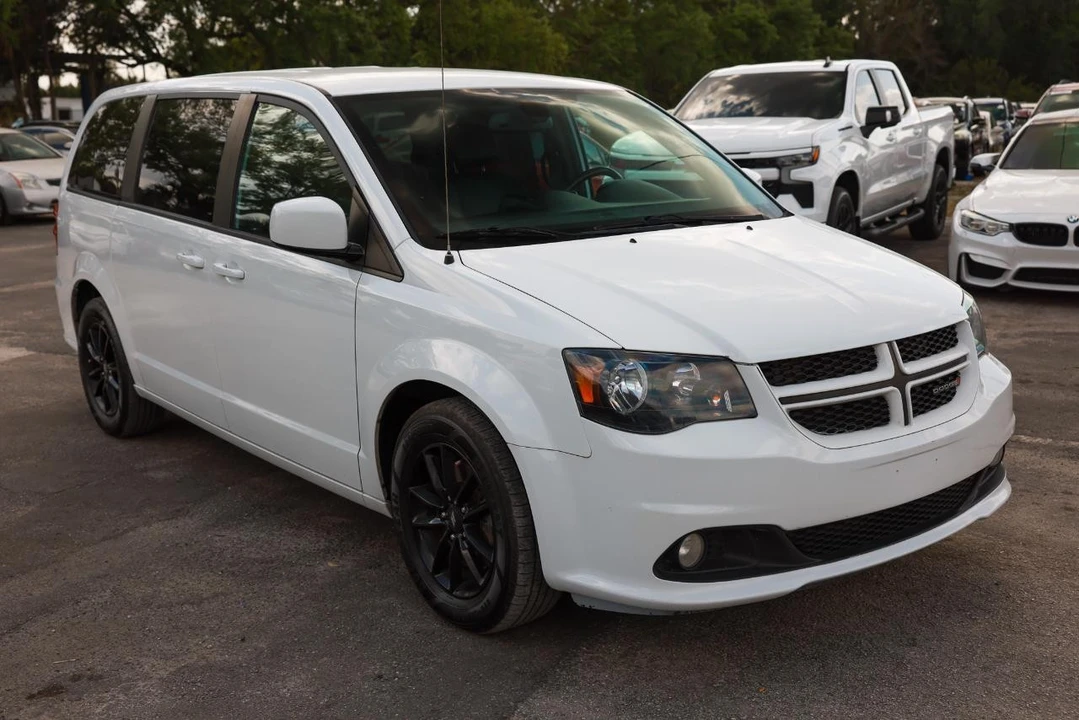 2019 Dodge Caravan - Image 15 of 21