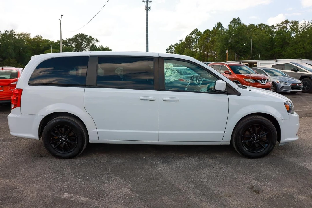 2019 Dodge Caravan - Image 13 of 21