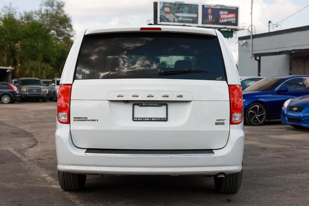 2019 Dodge Caravan - Image 7 of 21