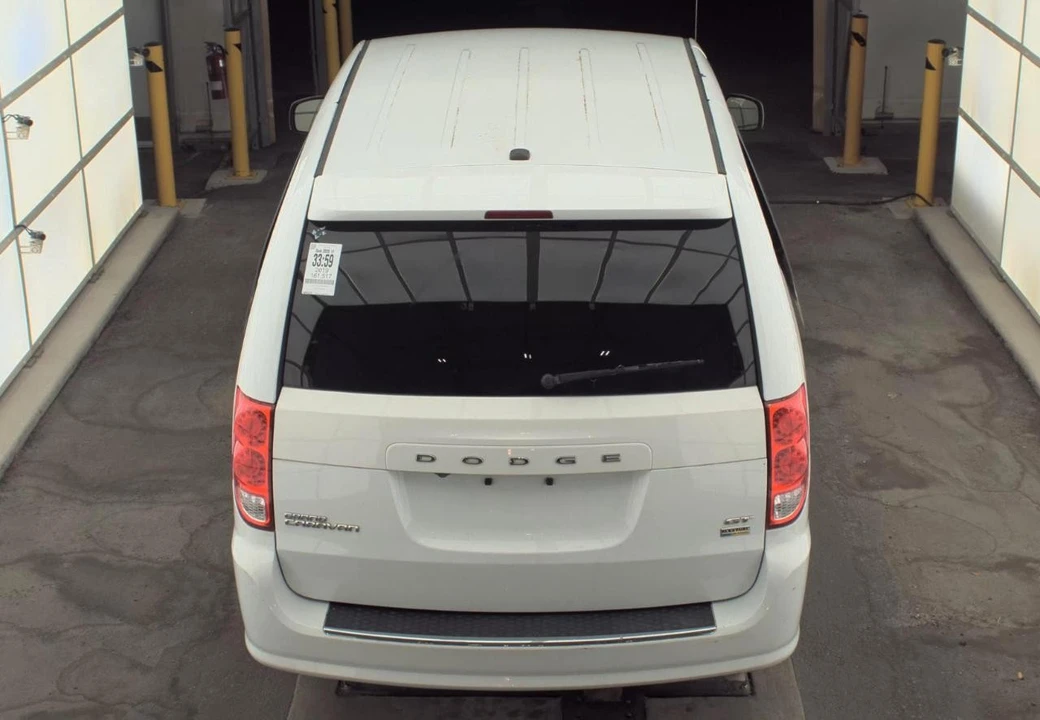 2019 Dodge Caravan - Image 6 of 12