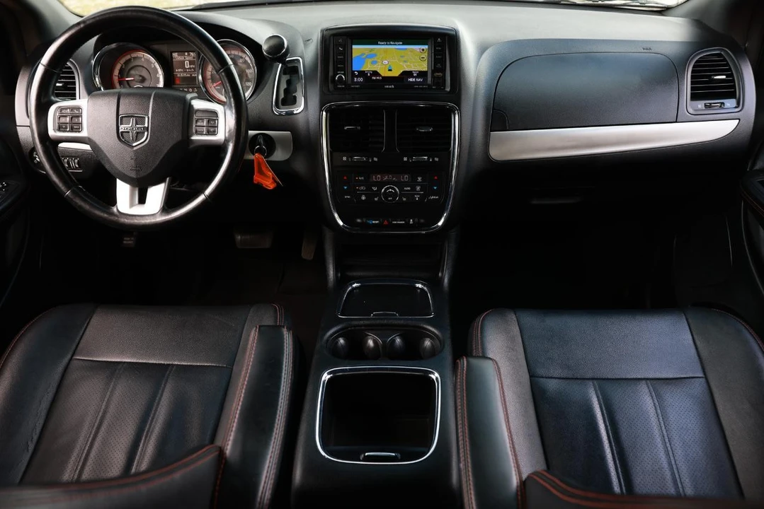 2019 Dodge Caravan - Image 2 of 21