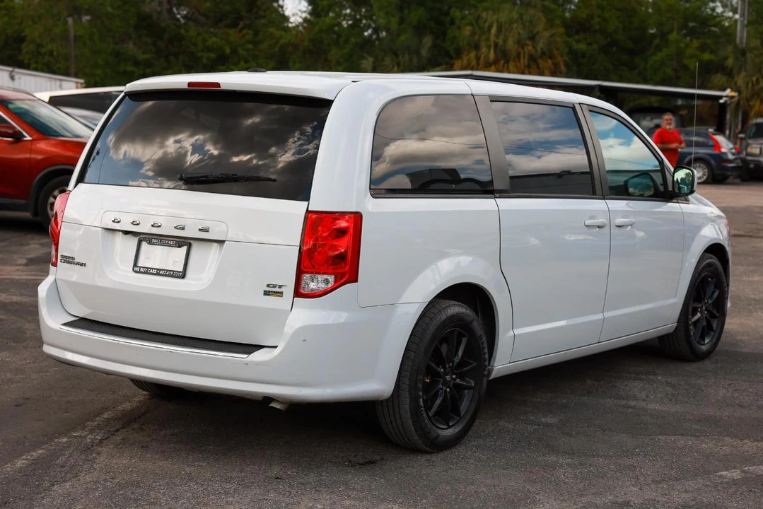 2019 Dodge Caravan - Image 11 of 21