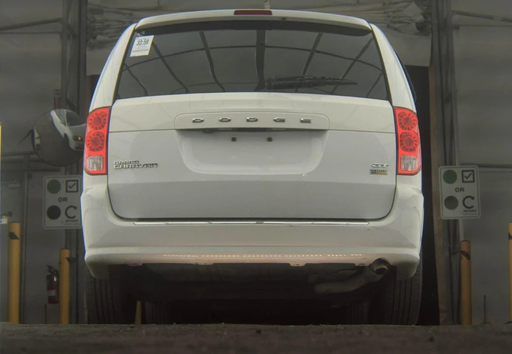 2019 Dodge Caravan - Image 7 of 12