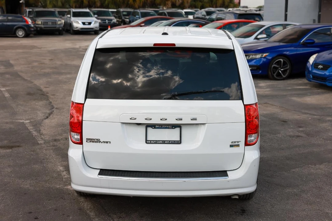 2019 Dodge Caravan - Image 9 of 21