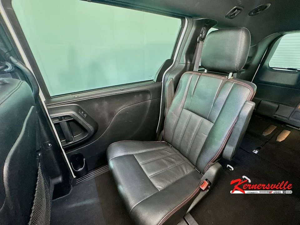 2019 Dodge Caravan - Image 12 of 24