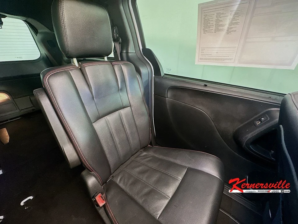 2019 Dodge Caravan - Image 14 of 21