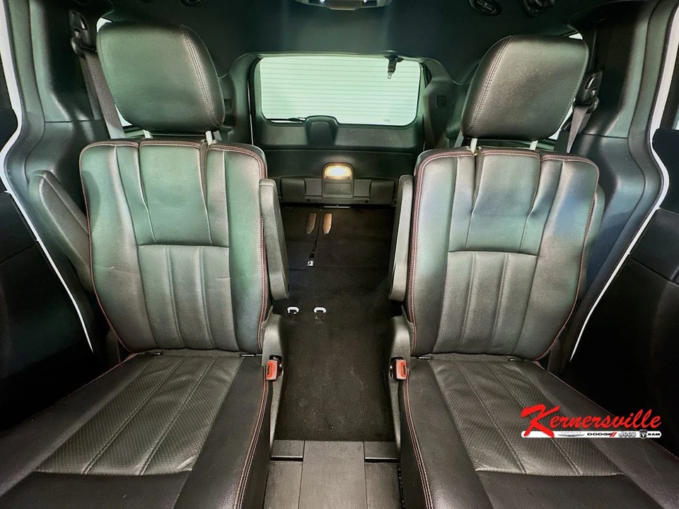 2019 Dodge Caravan - Image 13 of 24