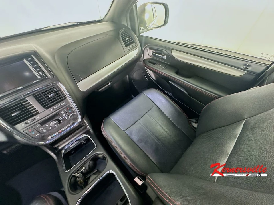 2019 Dodge Caravan - Image 11 of 24
