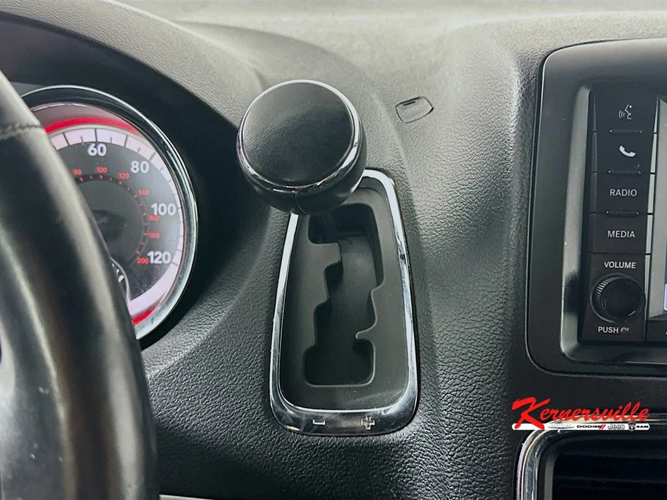 2019 Dodge Caravan - Image 16 of 21