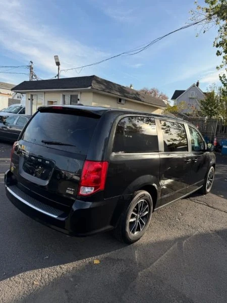 2019 Dodge Caravan - Image 3 of 8