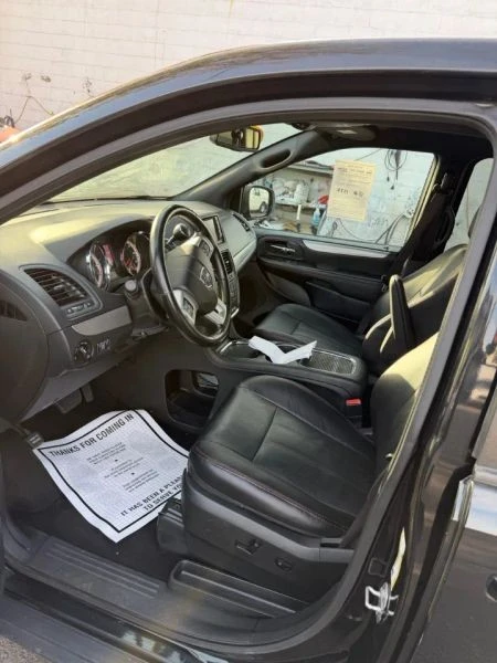 2019 Dodge Caravan - Image 5 of 8