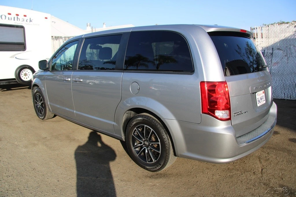 2019 Dodge Caravan - Image 4 of 21