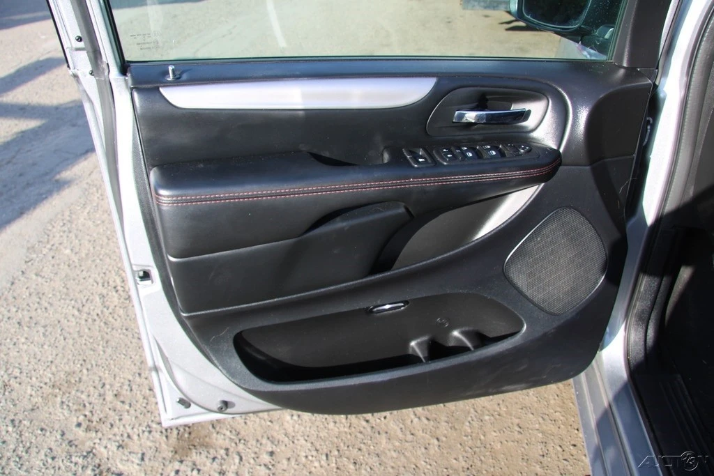 2019 Dodge Caravan - Image 12 of 21