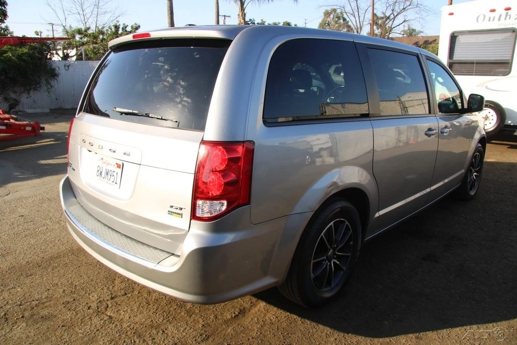 2019 Dodge Caravan - Image 6 of 21