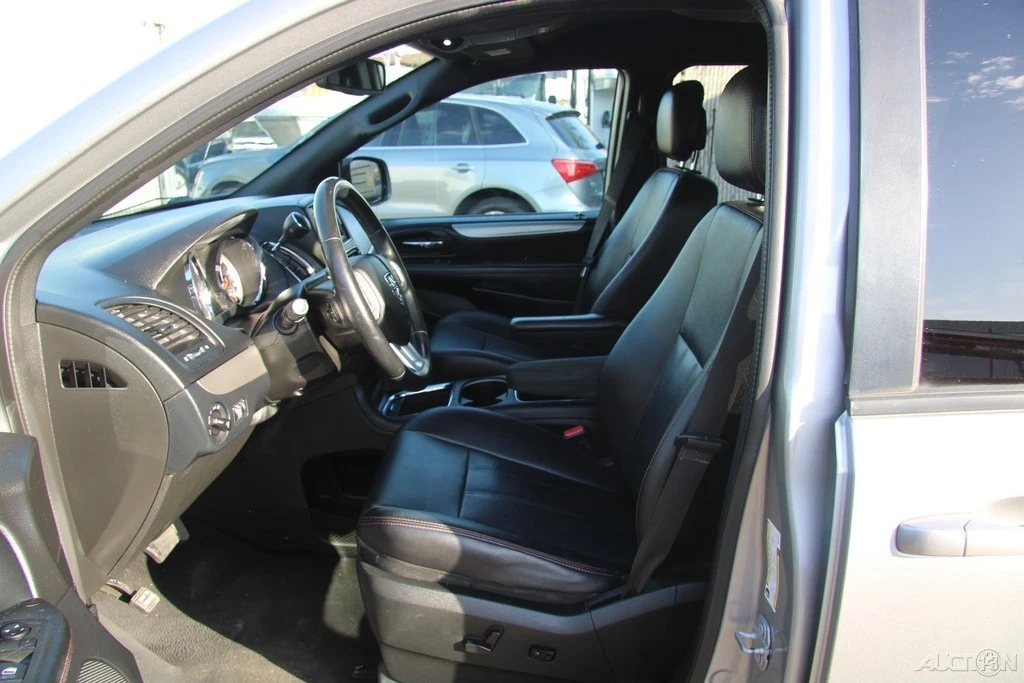 2019 Dodge Caravan - Image 13 of 21