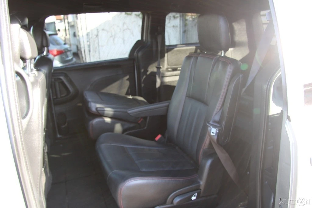 2019 Dodge Caravan - Image 19 of 21